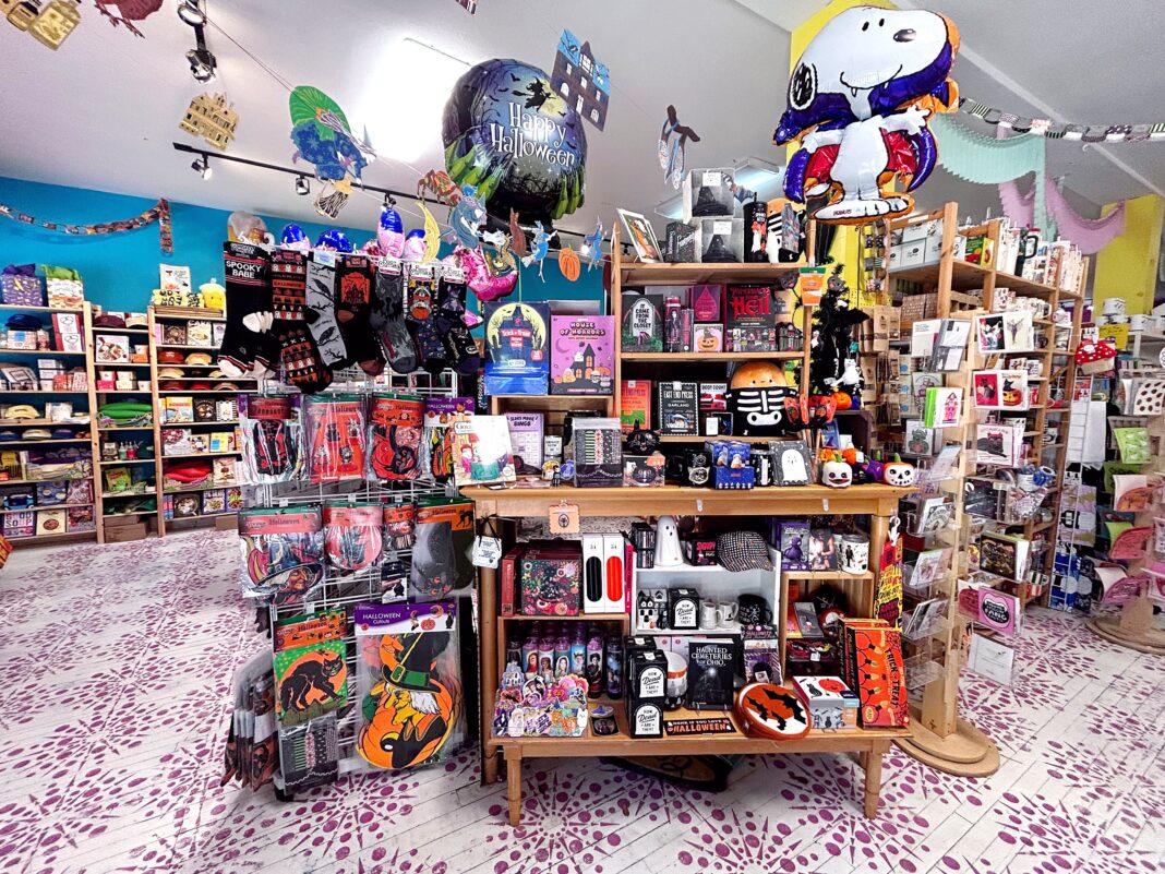 Ghosties, Black Cats and a Balloon Boom: Wild Cat Gift + Party Does Halloween the Handmade Way